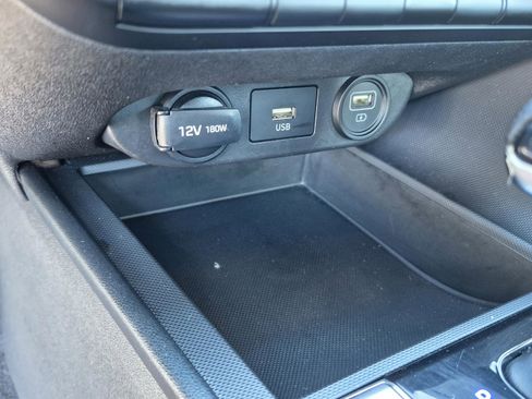 Certified 2021 Hyundai Elantra SE FWD image 24