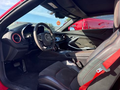 Used 2019 Chevrolet Camaro ZL1 RWD image 5