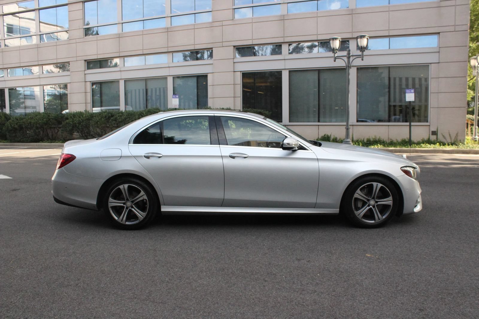 Used 2017 Mercedes-Benz E 300 4MATIC image 6