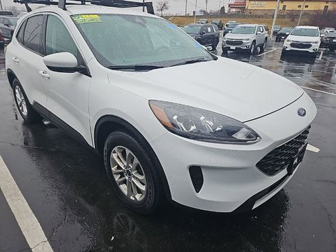 Used 2021 Ford Escape SE image 3
