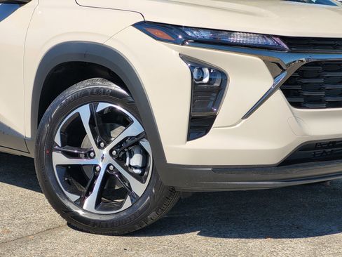 New 2026 Chevrolet Trax RS image 3