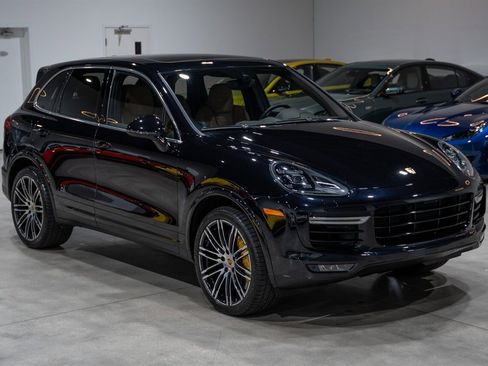 Used 2016 Porsche Cayenne Turbo S w/ Premium Package Plus image 8