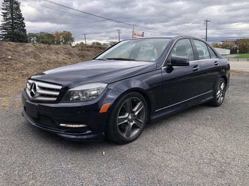 Used 2011 Mercedes-Benz C 300 4MATIC Sedan image 2