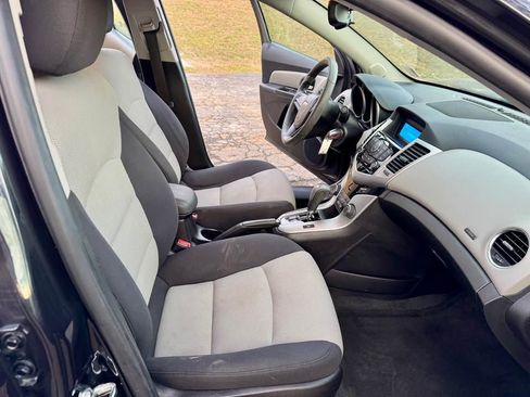 Used 2015 Chevrolet Cruze LS image 8