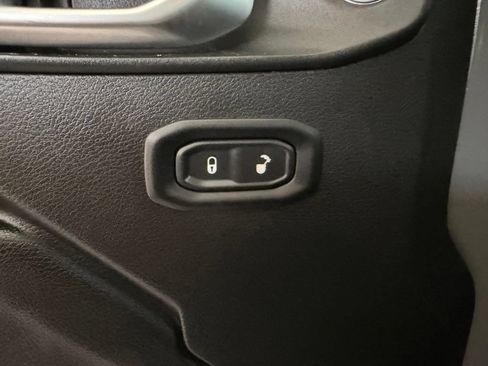 Used 2019 Jeep Wrangler Unlimited Sport S AWD/4WD image 37