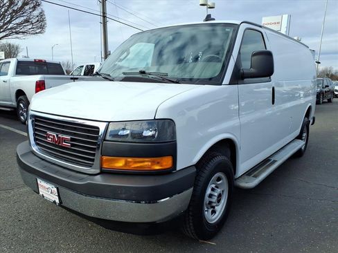 Used 2024 GMC Savana 2500 w/ Driver Convenience Package image 3