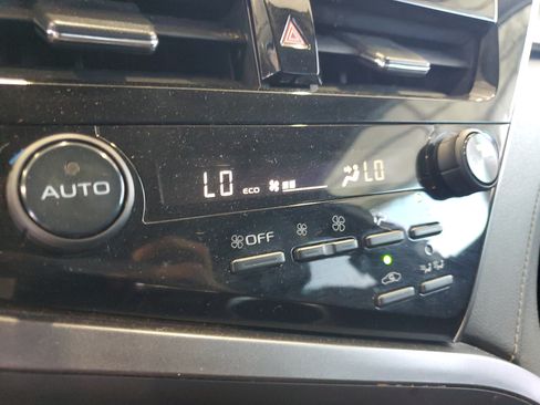 Used 2022 Toyota Camry XLE FWD image 28