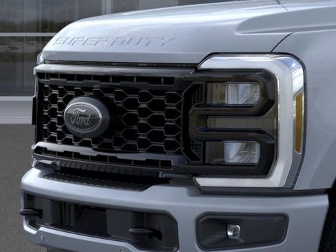 New 2026 Ford F250 Lariat w/ Black Appearance Package image 19