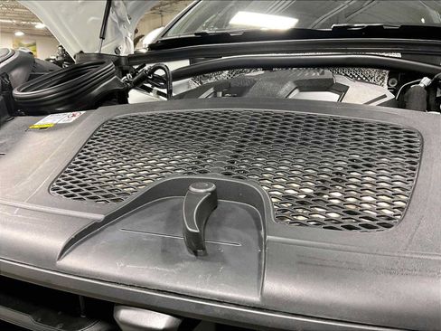 Used 2023 Porsche Macan AWD/4WD image 34