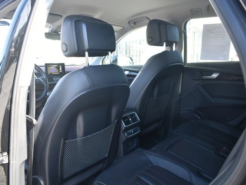 Used 2019 Audi Q5 2.0T Premium w/ Convenience Package AWD/4WD image 9