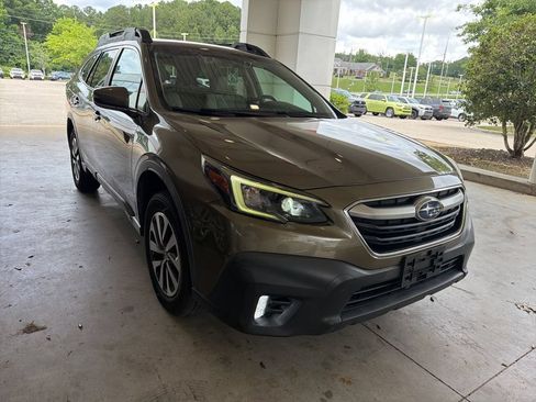 Used 2020 Subaru Outback Premium AWD/4WD image 4