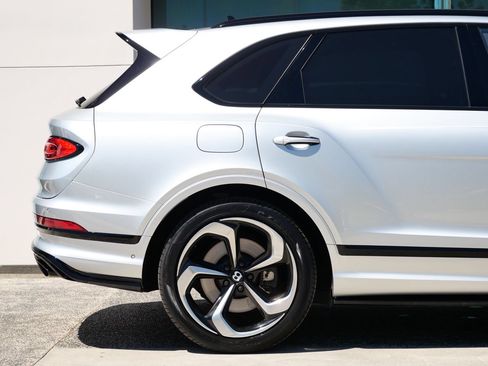 Used 2022 Bentley Bentayga AWD/4WD image 9