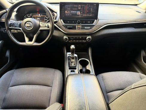 Used 2023 Nissan Altima 2.5 SV w/ SV Premium Package FWD image 11