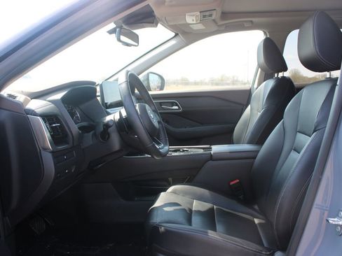 Used 2021 Nissan Rogue SL w/ Premium Package image 17