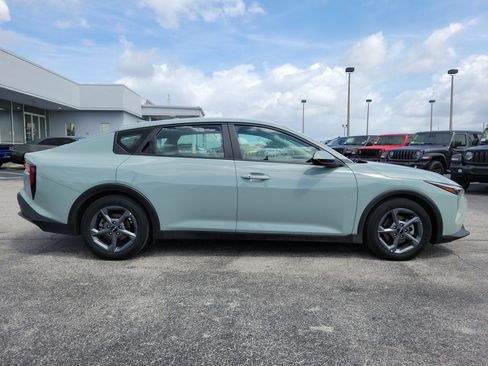 Used 2025 Kia K4 LXS image 8