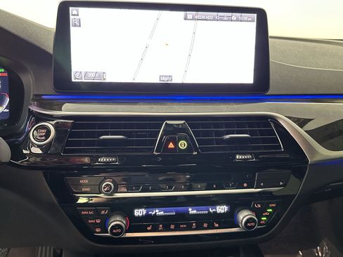 Used 2022 BMW 540i w/ Premium Package image 25