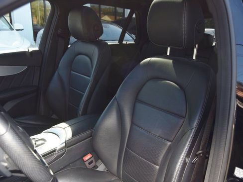 Used 2019 Mercedes-Benz GLC 300 4MATIC image 19