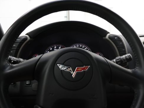 Used 2005 Chevrolet Corvette Convertible w/ Preferred Equipment Group RWD image 13