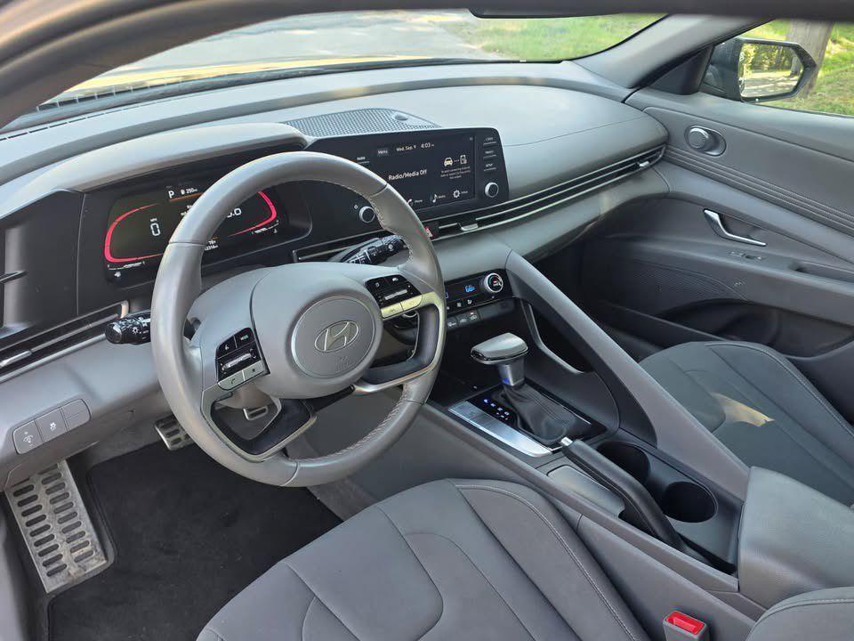 Used 2025 Hyundai Elantra Sport FWD image 4