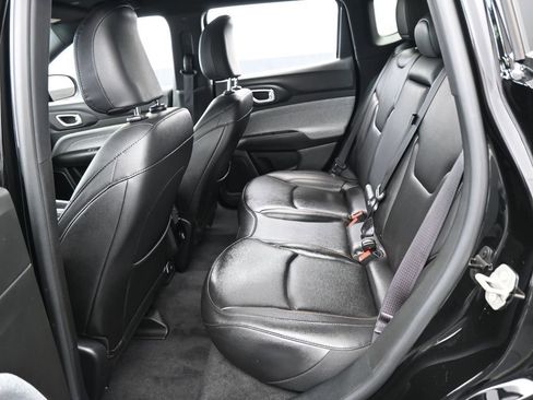 Used 2024 Jeep Compass Latitude image 25