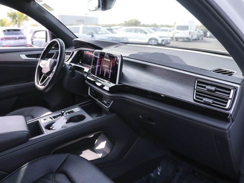 Certified 2025 Volkswagen Atlas Cross Sport SE image 34