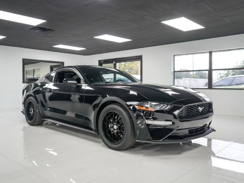 Used 2020 Ford Mustang Coupe RWD image 7