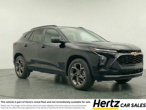 Used 2025 Chevrolet Trax LT image 1