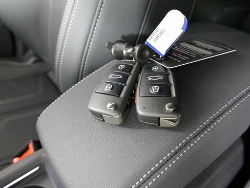 New 2025 Audi Q3 2.0T Premium image 12