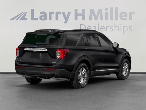 Used 2020 Ford Explorer XLT w/ Equipment Group 202A AWD/4WD image 2