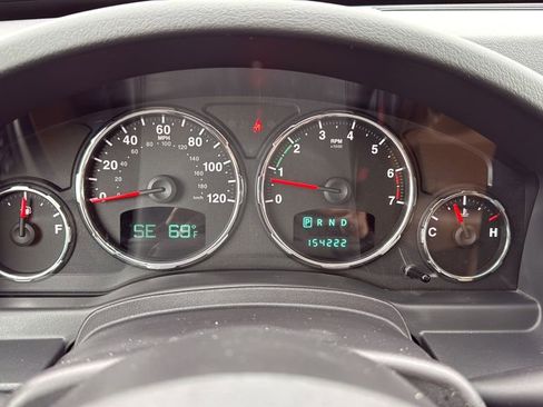 Used 2012 Jeep Liberty Limited w/ Tire & Wheel Group AWD/4WD image 29
