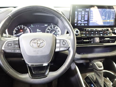 Used 2021 Toyota Highlander Limited AWD/4WD image 23