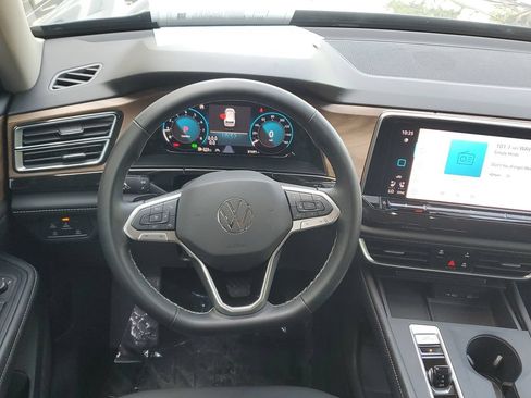 Certified 2024 Volkswagen Atlas SE FWD image 19
