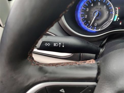 Used 2020 Chrysler Pacifica Touring-L Plus w/ Tire & Wheel Group image 21