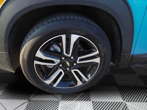 Used 2025 Chevrolet TrailBlazer LT w/ LT Cold Weather Package FWD image 32