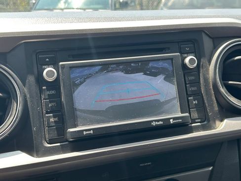 Used 2019 Toyota Tacoma SR5 AWD/4WD image 30