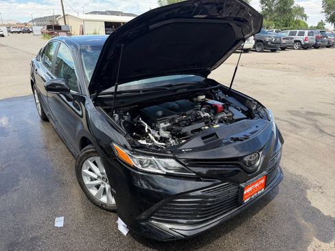 Used 2018 Toyota Camry LE w/ Convenience Package FWD image 29