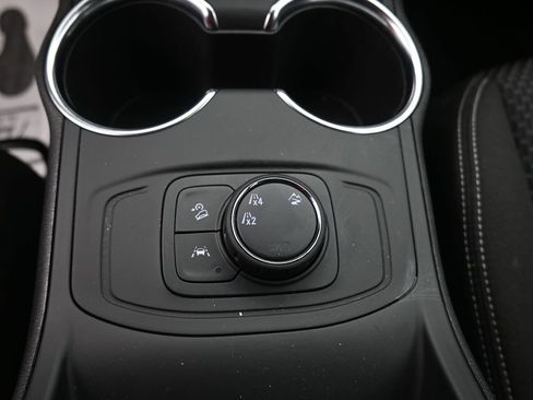 Used 2024 GMC Terrain SLE image 12