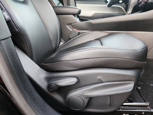 Used 2025 Jeep Compass Limited image 33