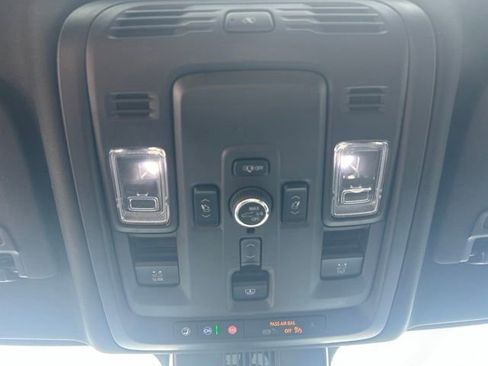 Used 2025 GMC Yukon AT4 Ultimate AWD/4WD image 37