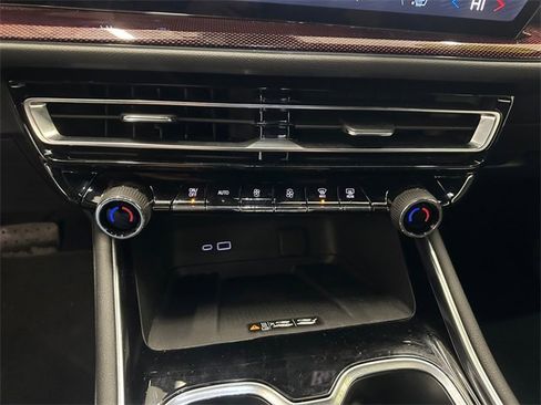 Used 2024 Chevrolet Traverse Z71 image 33