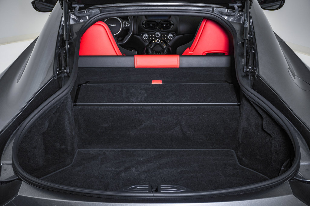Used 2019 Aston Martin V8 Vantage Coupe RWD image 32