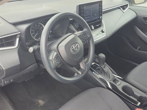 Used 2022 Toyota Corolla LE image 12