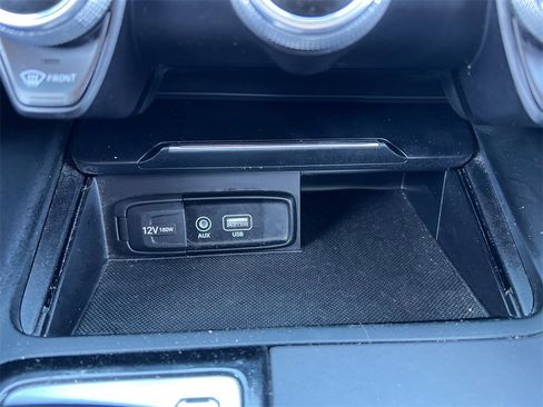 Used 2021 Genesis G70 2.0T image 23