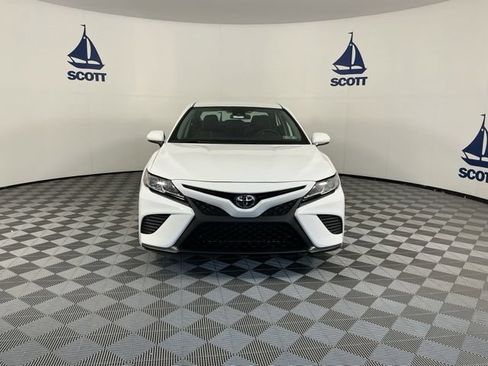 Used 2020 Toyota Camry SE FWD image 2