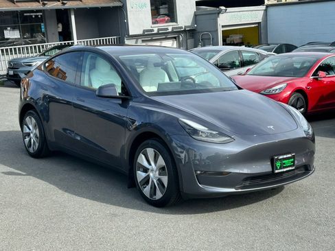 Used 2023 Tesla Model Y Long Range image 3
