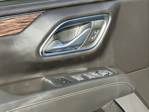 Used 2023 Chevrolet Suburban LT image 12