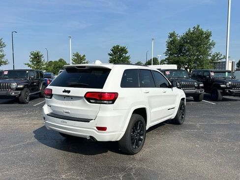 Used 2019 Jeep Grand Cherokee Altitude AWD/4WD image 7