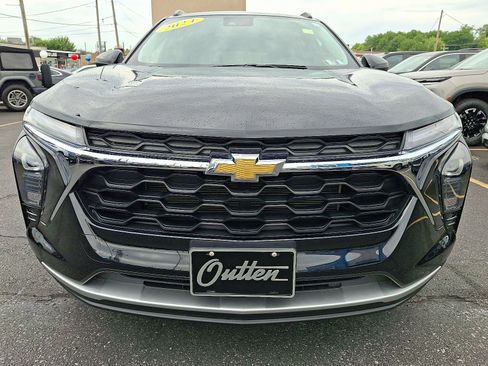 Used 2024 Chevrolet Trax LT w/ Driver Confidence Package FWD image 7