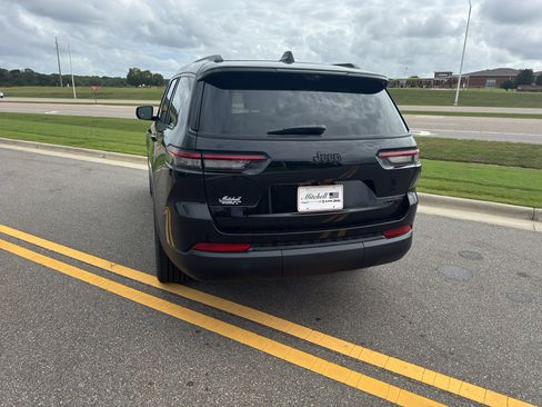 New 2025 Jeep Grand Cherokee L Limited w/ Luxury Tech Group II image 9