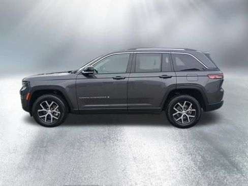 Used 2023 Jeep Grand Cherokee Limited AWD/4WD image 2